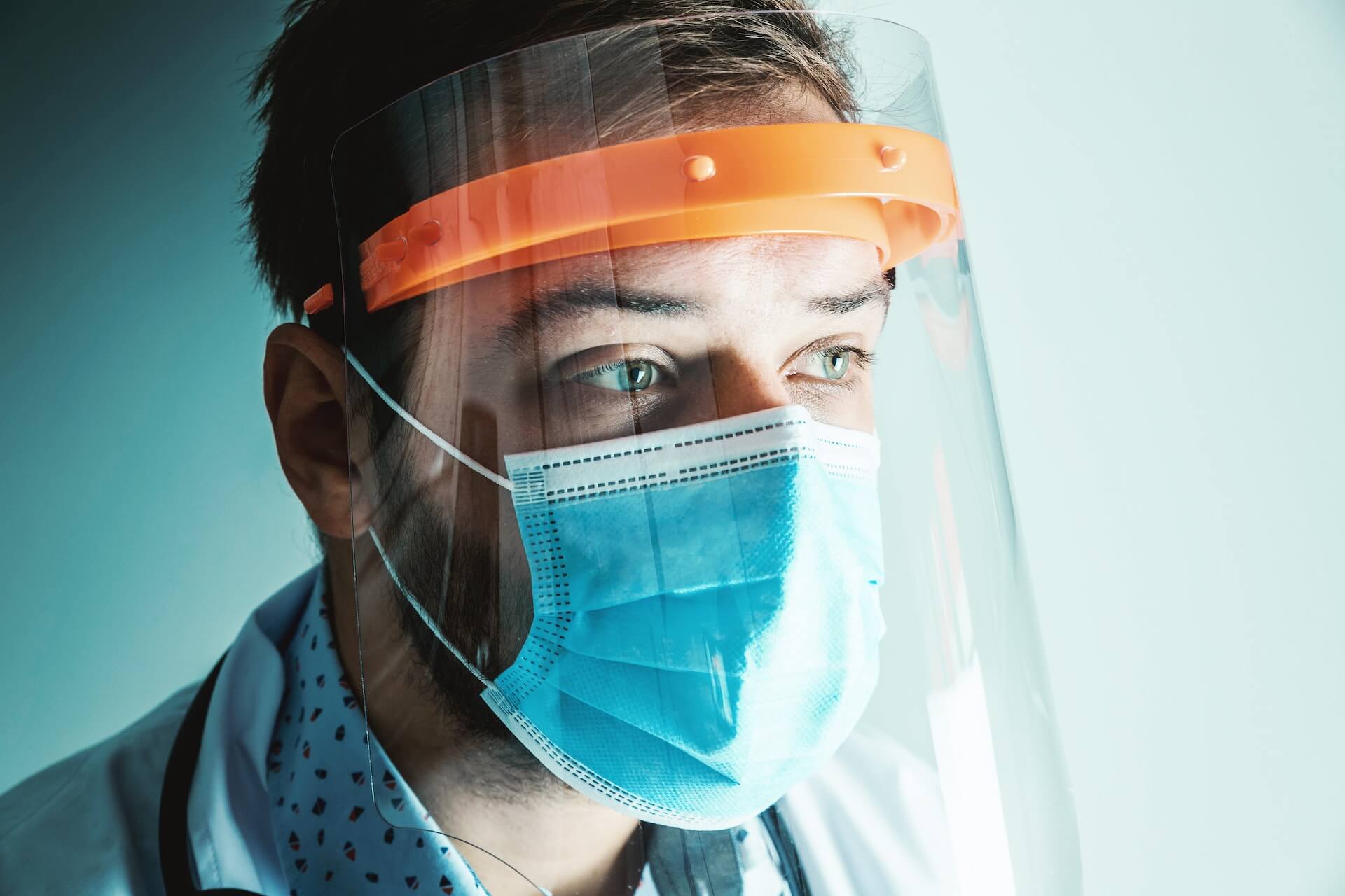 A doctor with a mask and visor 