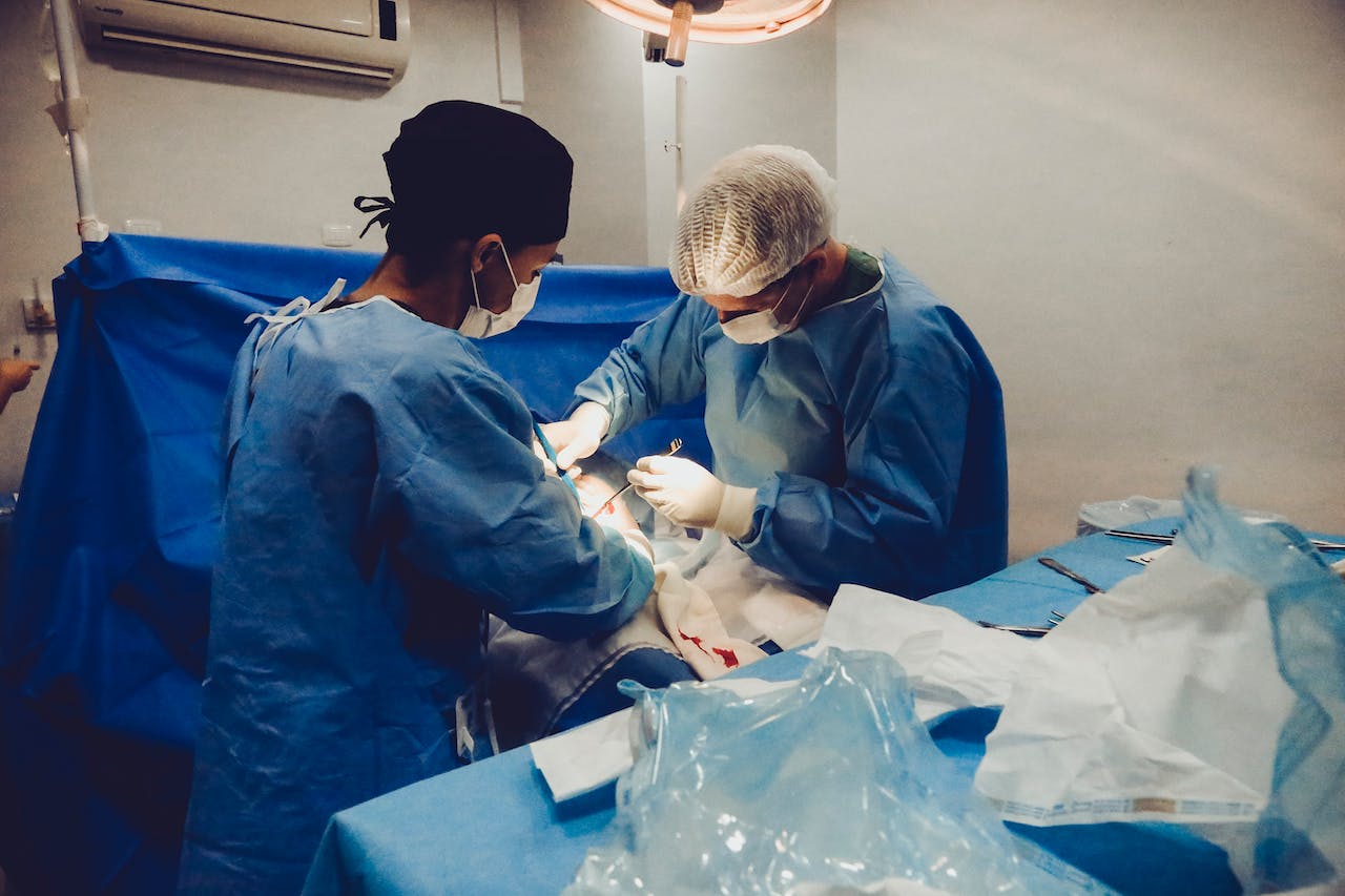 Surgeons carrying out a surgery